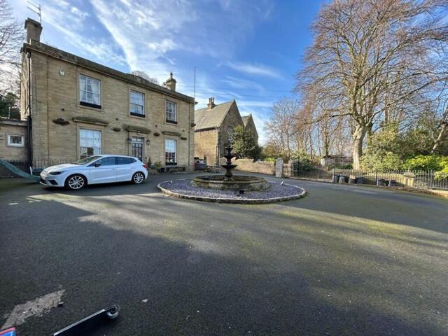 9 Bedroom House Huddersfield Kirklees 101797095