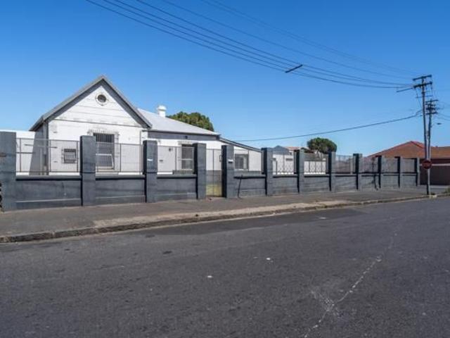 9 Bedroom House in Maitland