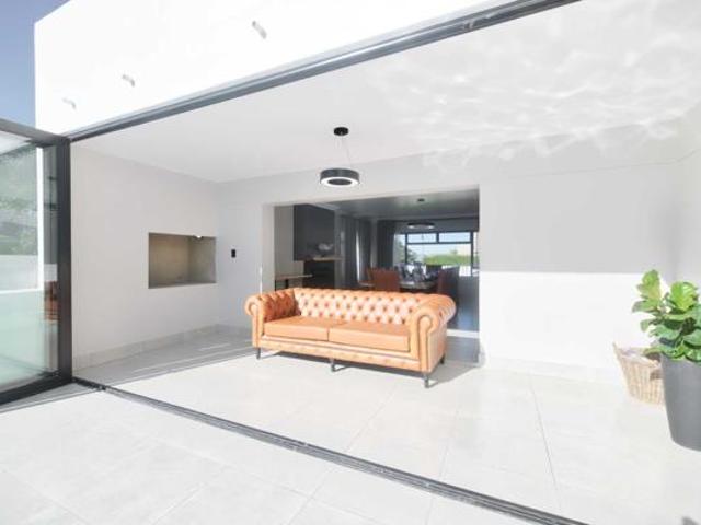 9 Bedroom House in Westcliff
