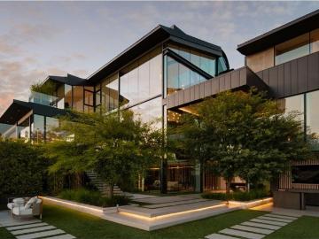 9 bedroom luxury mansion for rent in Los Angeles, California