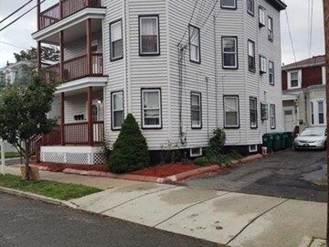 9 bedroom, Lynn MA 01902 105562336