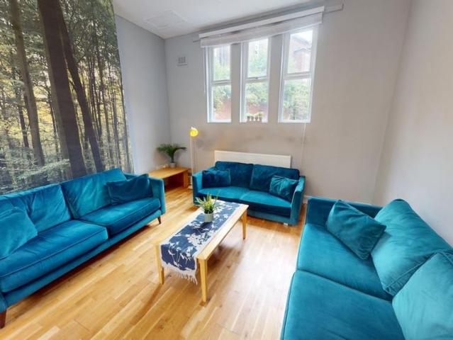 9 bedroom semi detached house to rent