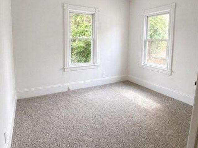 9 bedroom, Springfield MA 01109 105241314