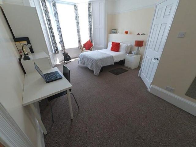 9 Bedroom Private Hall To Rent In Royal Terrace, Barrack Road, Northampton, NN1