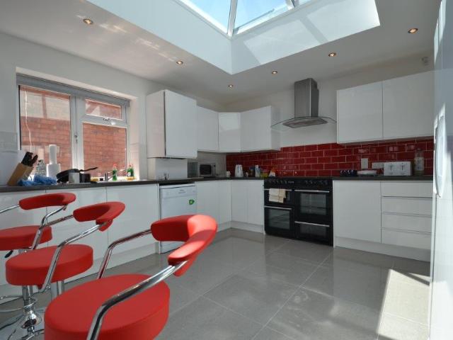 9 bedroom property to let in 111 TIVERTON ROAD £945 pw