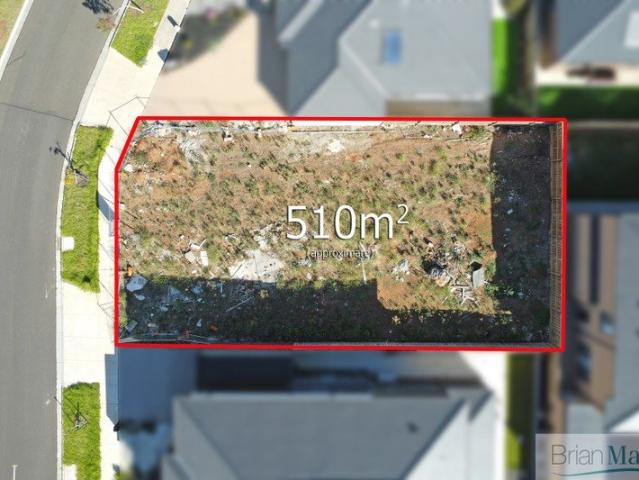9 Bedroom Rooming House Opportunity Prime Creekside Location on 510m²