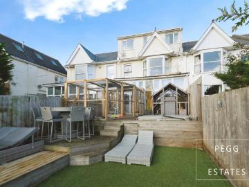 9 bedroom terraced house for sale
