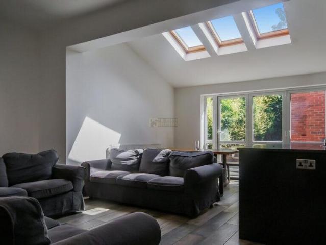 9 bedroom terraced house to rent
