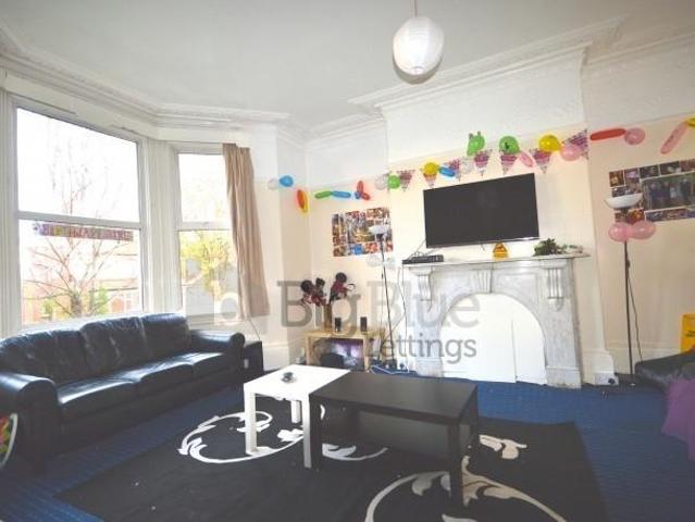 9 bedroom terraced house to rent
