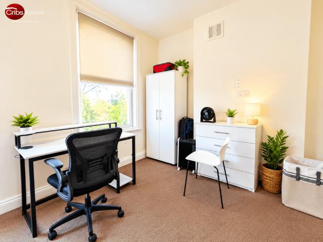 9 bedroom terraced house to rent
