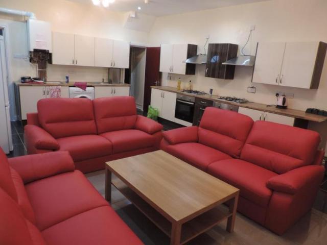 9 bedroom terraced house to rent