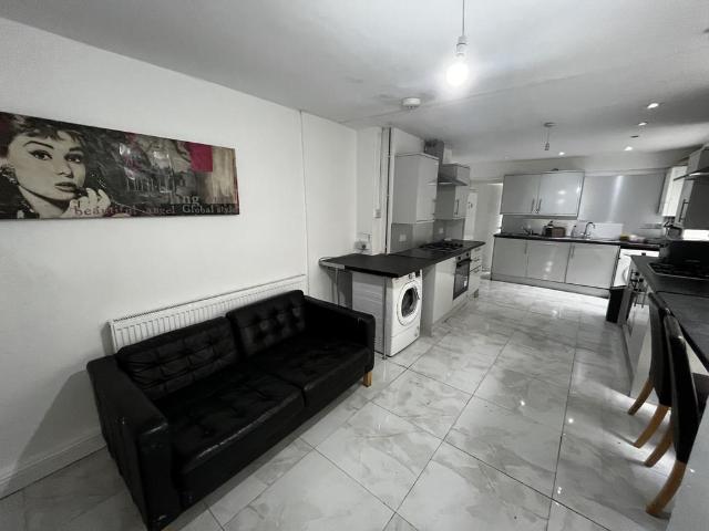 9 bedroom terraced house to rent