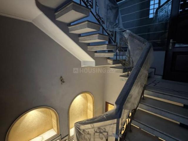 9 BHK Independent House in Vasant Vihar for rent New Delhi. The reference number is 20746067