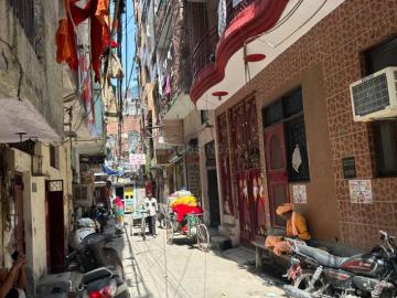 9 BHK Independent House in Mandawali for resale New Delhi. The reference number is 18383963