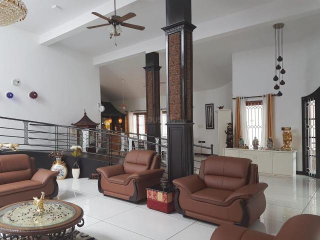 9 BHK Independent House in Palarivattom for resale Kochi. The reference number is 19704699