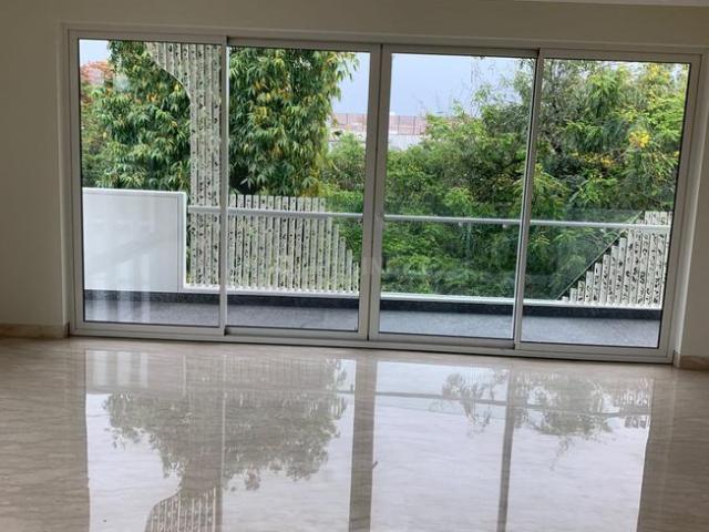 9 BHK Independent House in Rajouri Garden for resale New Delhi. The reference number is 21373390
