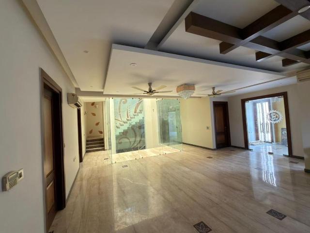 9 BHK Independent House in Sector 10 for rent Gurgaon. The reference number is 20734141