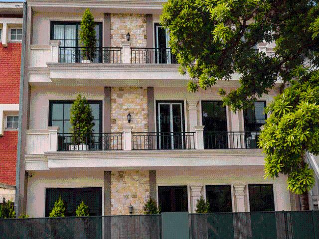 9 BHK Independent House in Sector 21 for resale Chandigarh. The reference number is 20654366