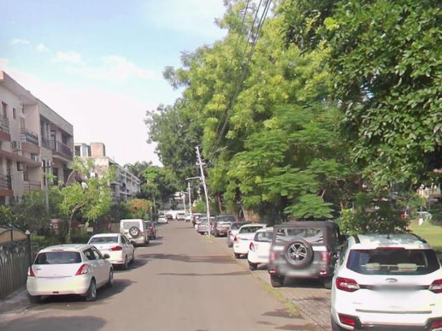 9 BHK Independent House in Sector 34 for resale Chandigarh. The reference number is 19426756