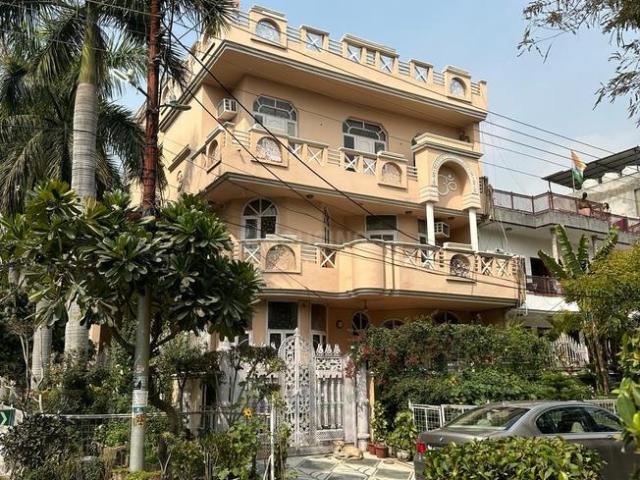 9 BHK Independent House in Sector 34 for resale Noida. The reference number is 20912544