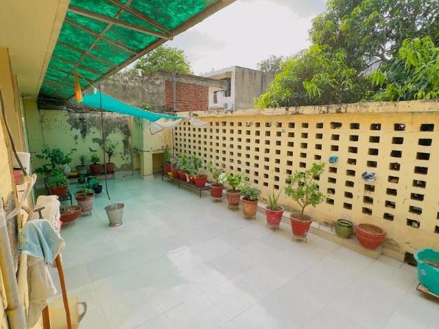 9 BHK Independent House in Sector 35 for resale Chandigarh. The reference number is 20367628