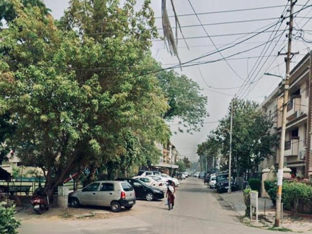 9 BHK Independent House in Sector 35 for resale Chandigarh. The reference number is 20372864