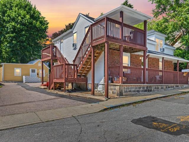 9 Blackhall Ct, New London, CT 06320