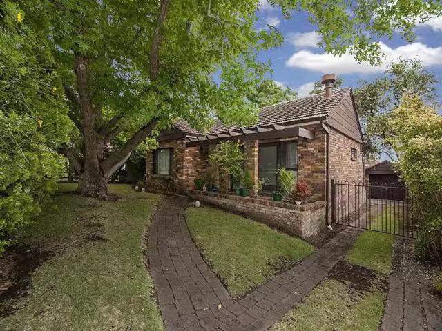 9 Bondell Avenue, Gymea House for rent Listed by Teagan Hunt.