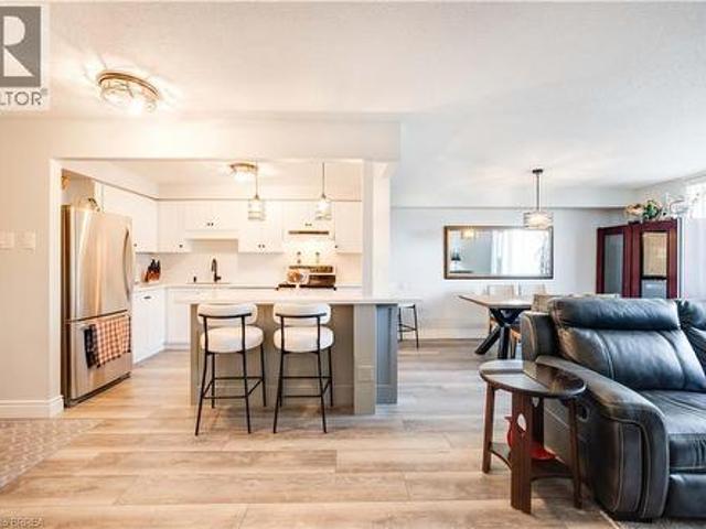 9 Bonheur Court Unit# 401, Brantford, ON, N3P 1Z5 condo for sale | Listing ID 40824 | Royal LePage