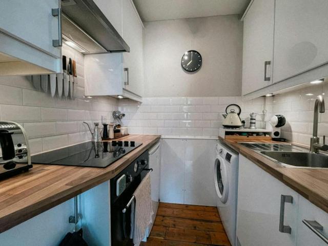 9 Caledonian Place, City of Edinburgh, EH11 2AP, United Kingdom | 2 bed apartment for rent #160120934 | Rentberry