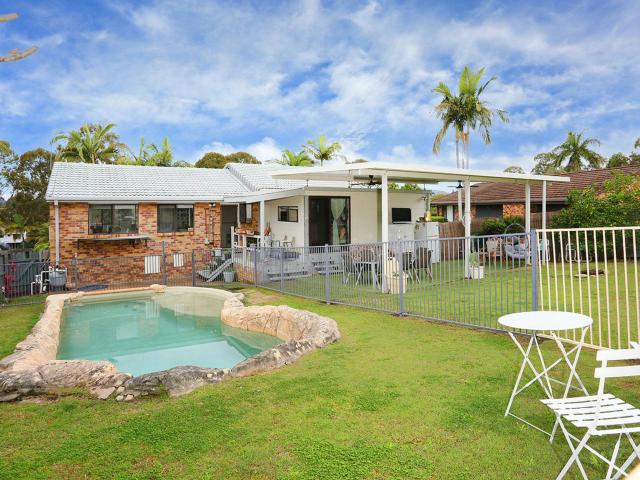 9 cambridge court, carrara qld for rent lj hooker