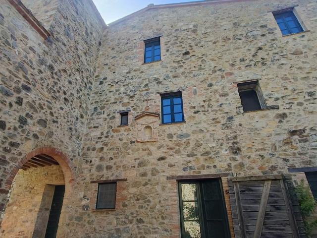 9 Camere Casale Toscana In Vendita A9591SG002 390m² Castelnuovo di Val di Cecina