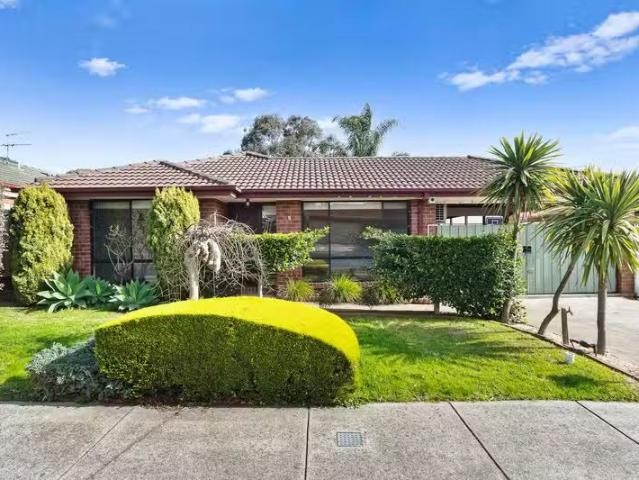 9 Captain Cook Close, Skye, VIC 3977 House for Rent