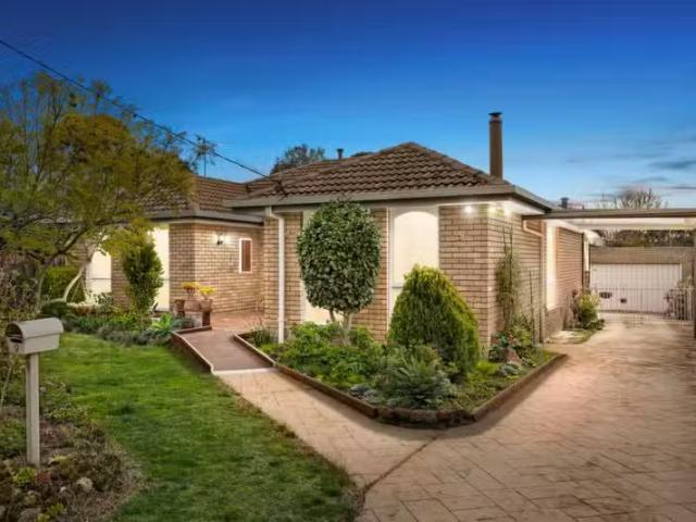 9 Caramut Rd, Ringwood East VIC 3135 House For Lease
