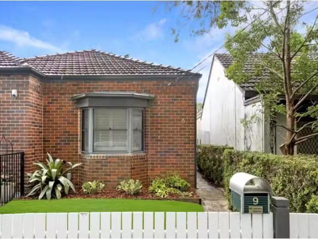 9 Carshalton Street, Croydon House for rent Listed by Peter V.