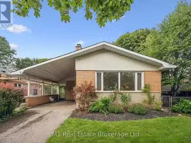 9 Cedar Street, Guelph Dovercliffe Park/Old University, ON.