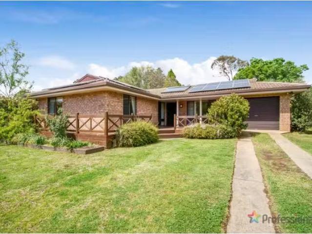 9 Centura Crescent, Armidale House for rent Listed by Propert.