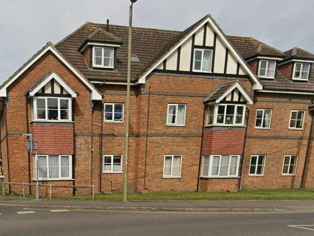 9 Chicheley Court, Sherington Close, Farnborough GU14, 2 bed flat to rent, £1,150 pcm | PrimeLocation
