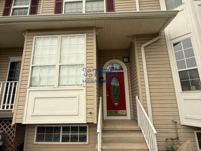 9 Clearbrook Ln, 3 beds, 3 full baths
