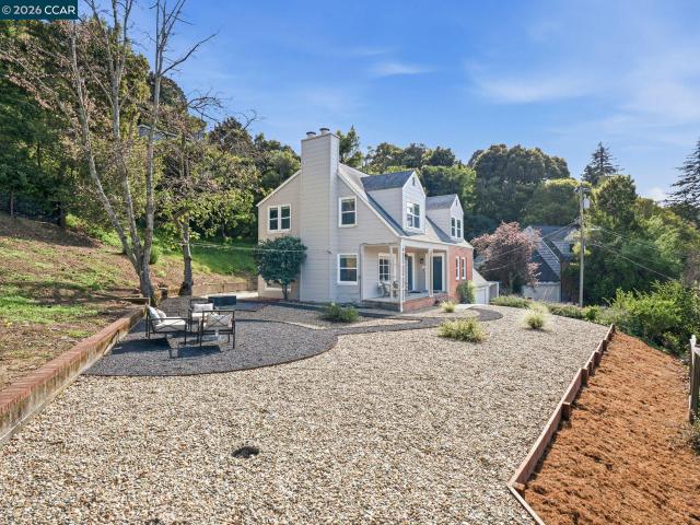 9 Clotilda Ct