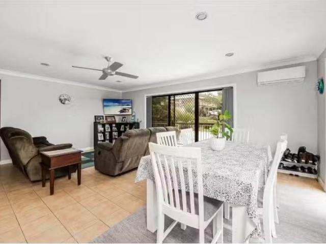 9 Colin Street, Berkeley Vale House for rent Listed by Brooke.