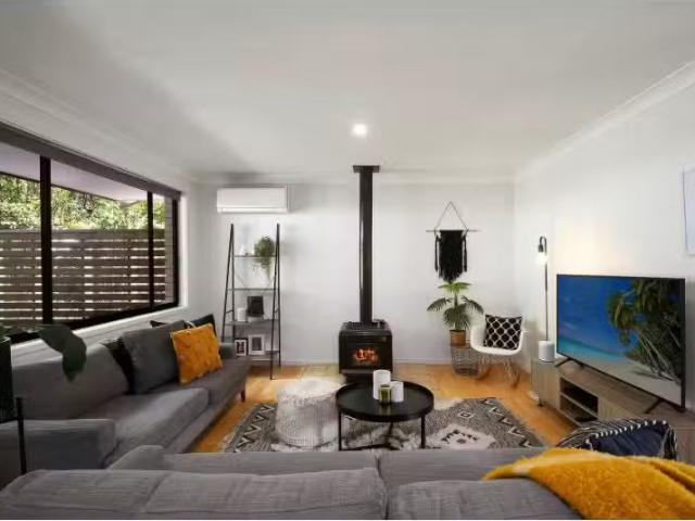 9 Coral Tree Place, Point Clare House for rent Listed by Ruby.