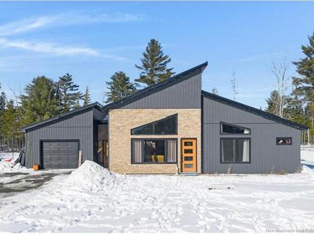 9 Crest Ave, Heathland, NB, E3L 0G8 Luxury House for sale | Listing ID NB132958 | Royal LePage Carriage Trade Luxury Properties