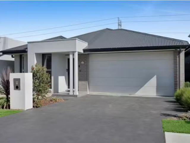 9 Durack Avenue, Catherine Field House for rent Listed by Lea.