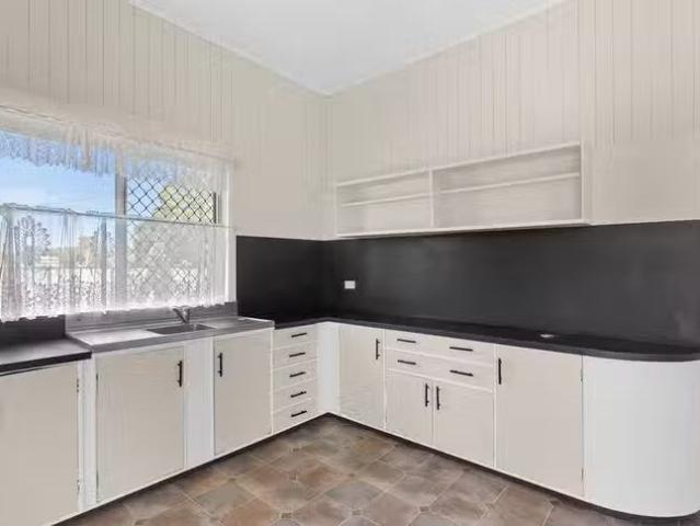 9 Desmond Lane, Oakey, QLD 4401