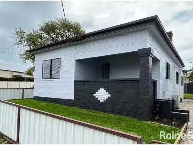 9 Evans Street, BELMONT House for rent Listed by Jye Antunovi.