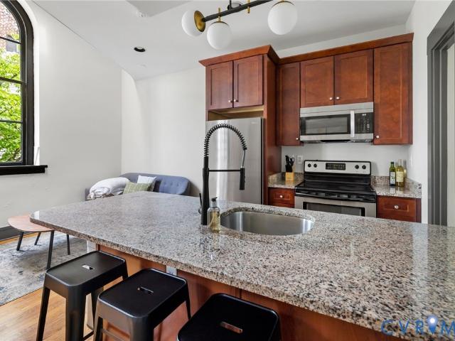 9 E Clay Street 6
