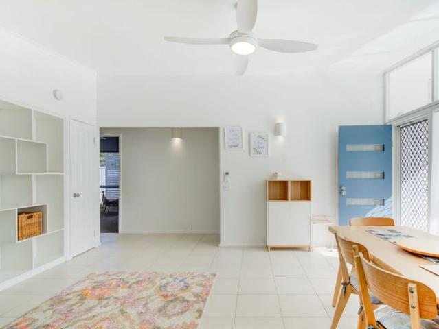 9 EDINBURGH ROAD – ALEXANDRA HILLS – AVAILABLE MID AUGUST