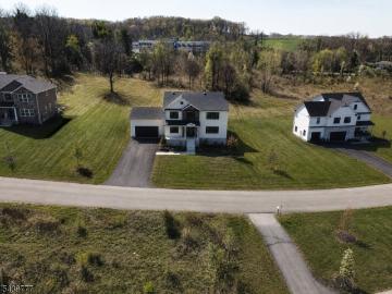 9 Emerald Dr