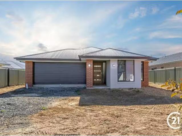 9 Emmylou Place, Moama House for rent Listed by Tara Apps of.